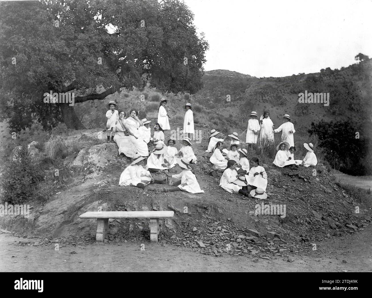 Malaga, Oktober 1911. Schulausflug. Im Bild eine Pause für die Schüler beim Bergsteigen. Quelle: Album/Archivo ABC/Fotohalle Stockfoto
