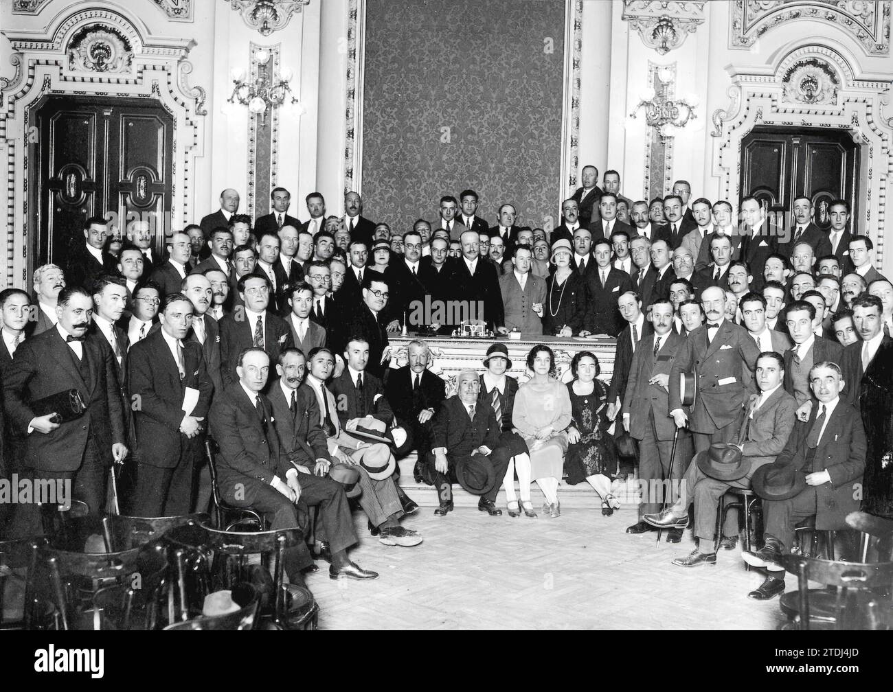 10/19/1926. Madrid. Im Kreis der Handelsunion. Gruppe der Teilnehmer bei der Eröffnungssitzung der Fünften Nationalversammlung der Praktizierenden, bestätigt gestern. Quelle: Album / Archivo ABC / Julio Duque Stockfoto