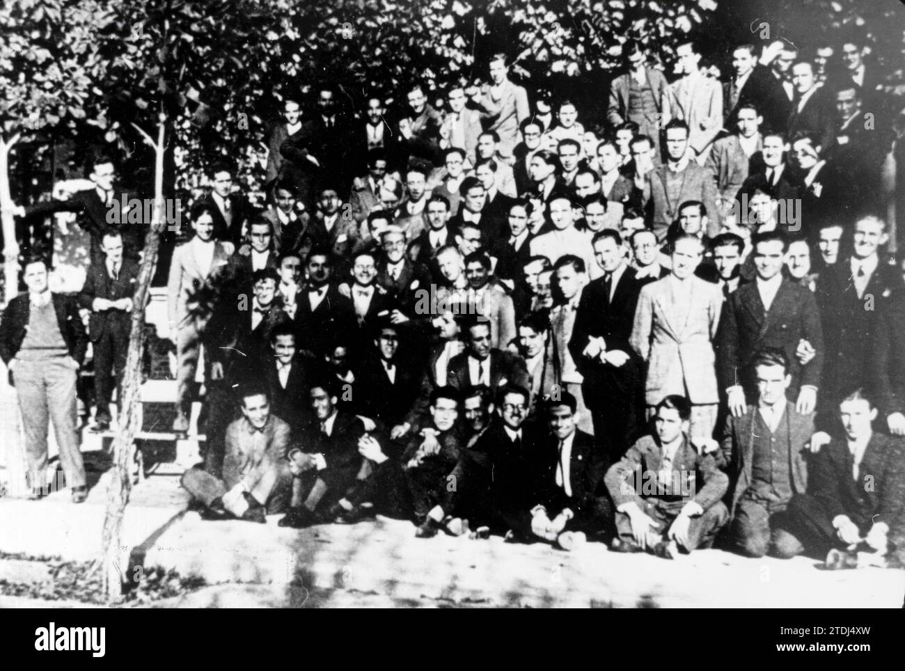 12/31/1929. Studentenwohnheim. Gruppe von Bewohnern mit Federico García Lorca und Rafael Méndez vor einem der Pavillons - -. Quelle: Album/Archivo ABC Stockfoto