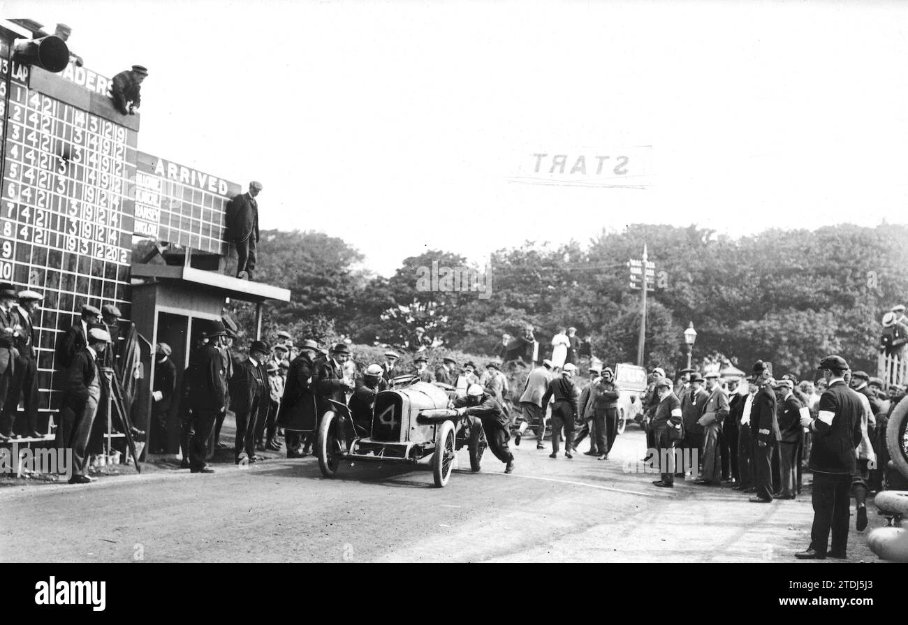London, 27.06.1914. London Motorderby. Das Auto von Mr. K. Lee Guinness, Gewinner des Rennens, der die 300-Meilen-Strecke mit einer durchschnittlichen Geschwindigkeit von 56 km/h zurücklegte. Quelle: Album/Archivo ABC/Charles Trampus Stockfoto