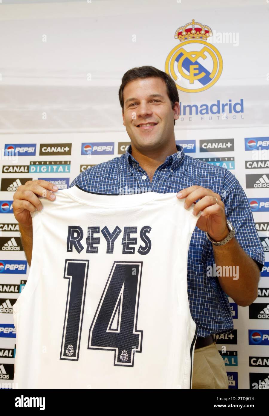 Madrid, 24.07.2002. Alfonso Reyes wurde als neuer Real Madrid Spieler ...