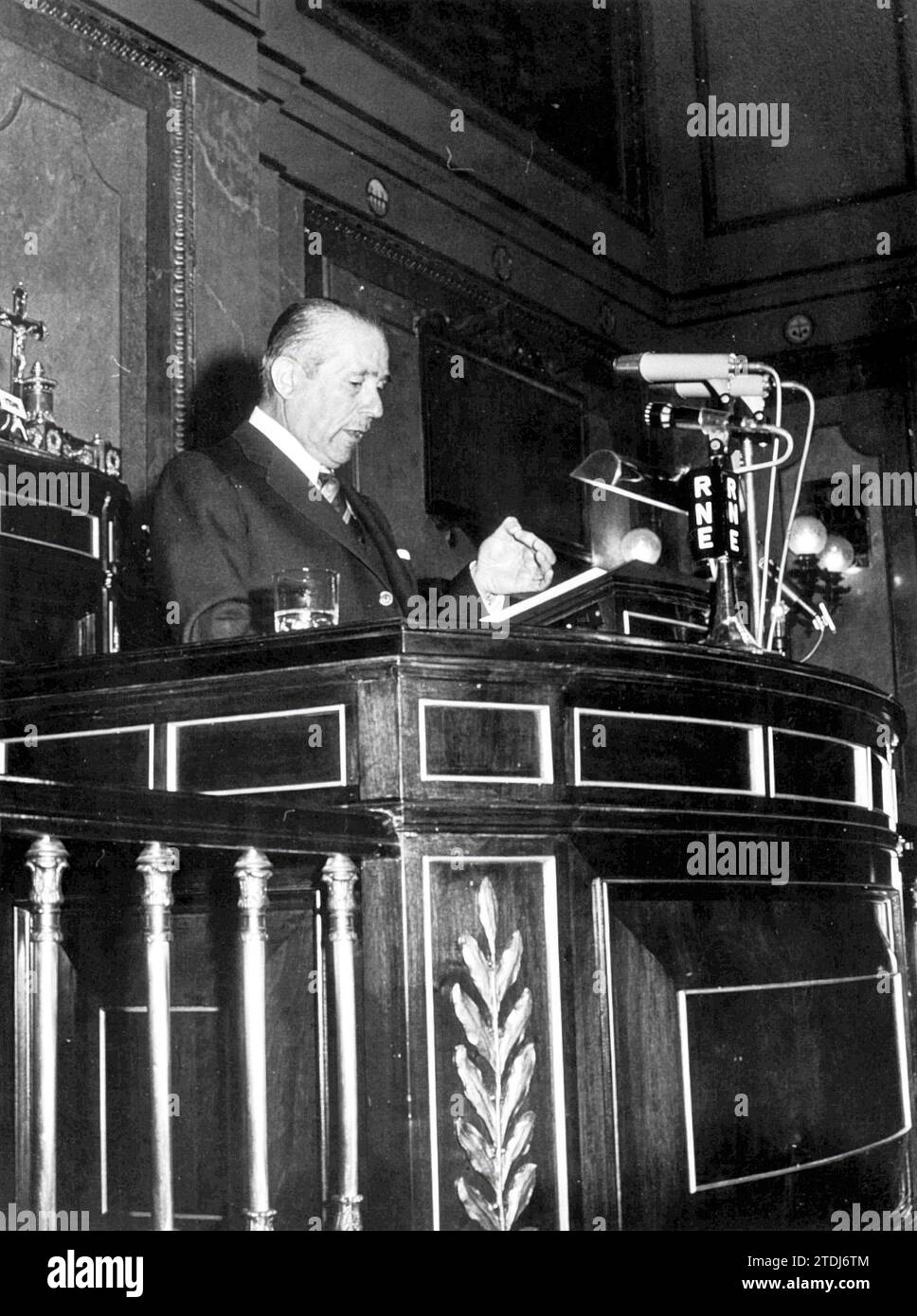 02/11/1974. Navarrese Arias während einer Intervention in den Cortes. Quelle: Album / Archivo ABC / Teodoro Naranjo Domínguez Stockfoto