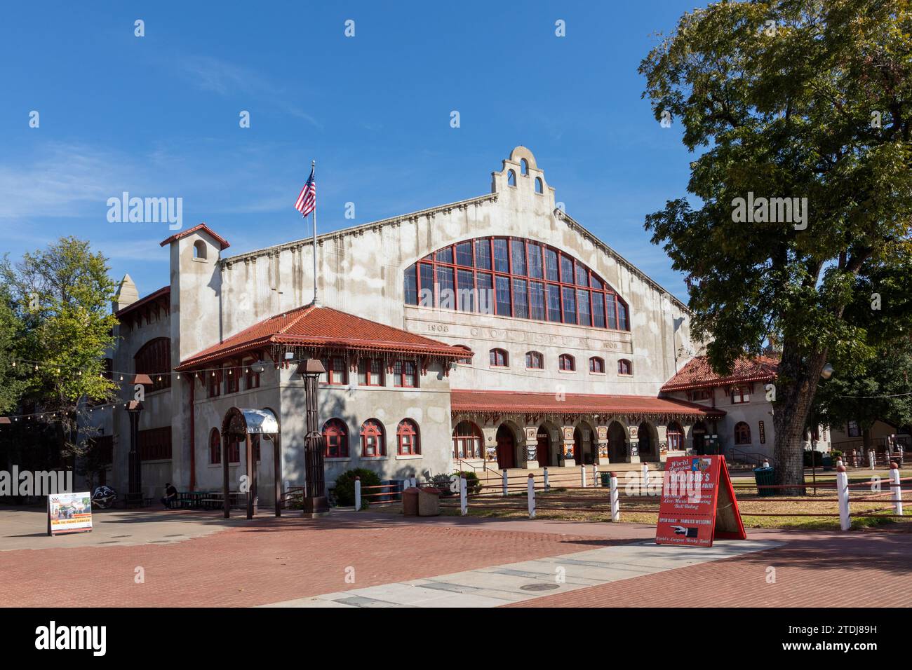 Fort Worth, Texas - 5. November 2023: Das Gebäude der Live Stock Exchange in den berühmten Stockyards beherbergt heute das North Fort Worth Historical Stockfoto
