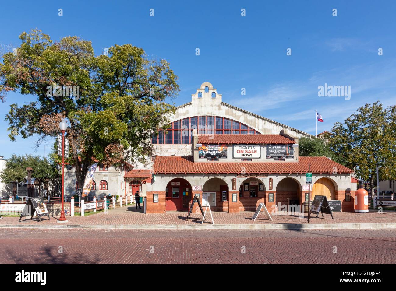 Fort Worth, Texas - 5. November 2023: Das Gebäude der Live Stock Exchange in den berühmten Stockyards beherbergt heute das North Fort Worth Historical Stockfoto
