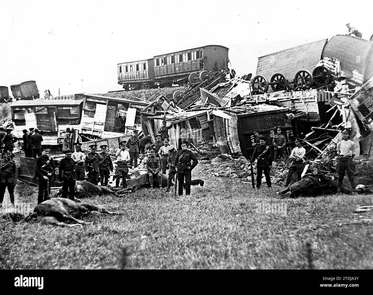 06/30/1921. Eisenbahnkatastrophe in IrelandReste der Truppe Zug ...