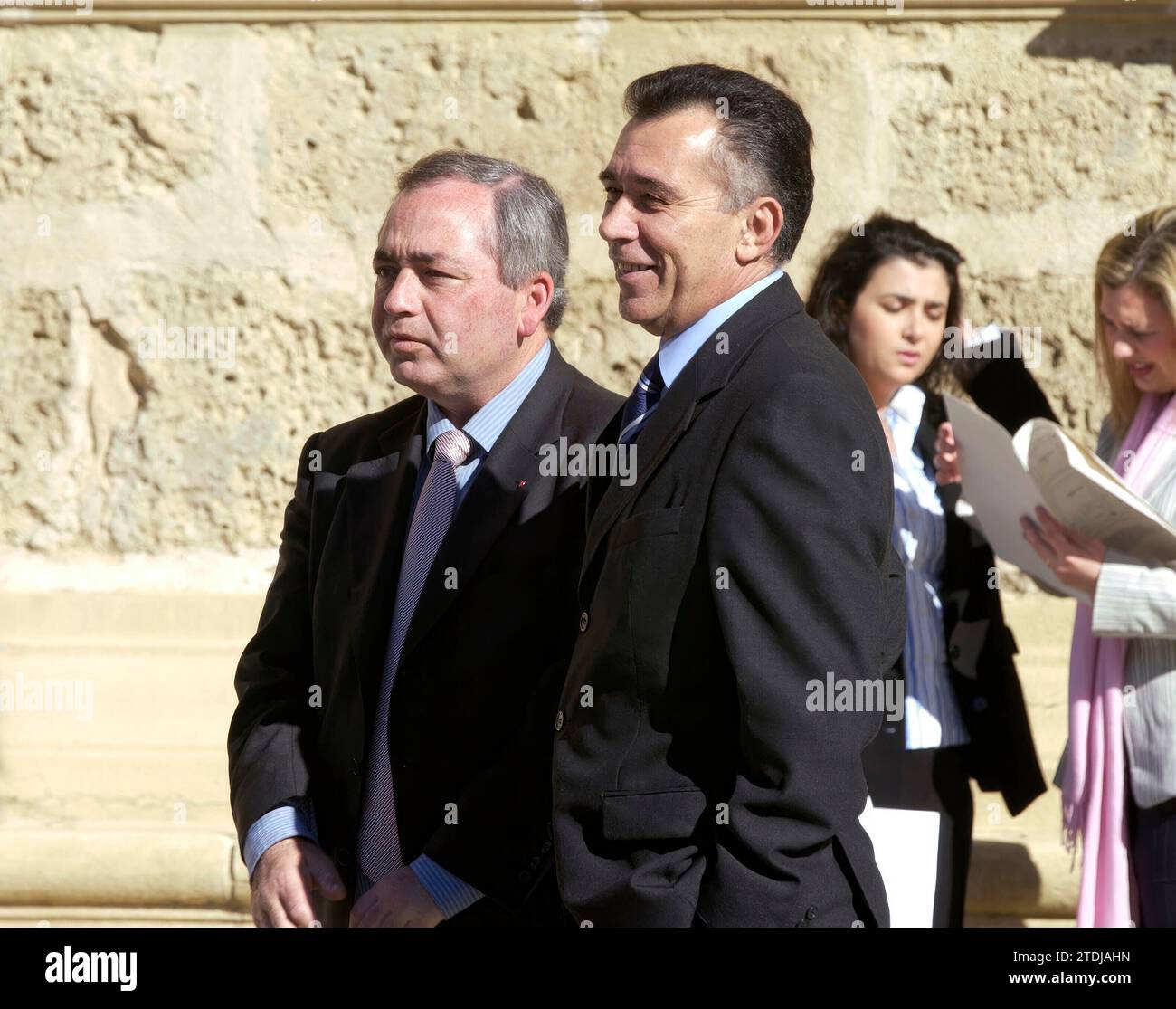 Sevilla, 28.02.2004. Andalusiens Tag. Institutioneller Akt im Parlament. Auf dem Bild die gewerkschaftsmitglieder Julio Ruiz und Manuel Pastrana. Quelle: Album / Archivo ABC / Juan Manuel Serrano Becerra Stockfoto