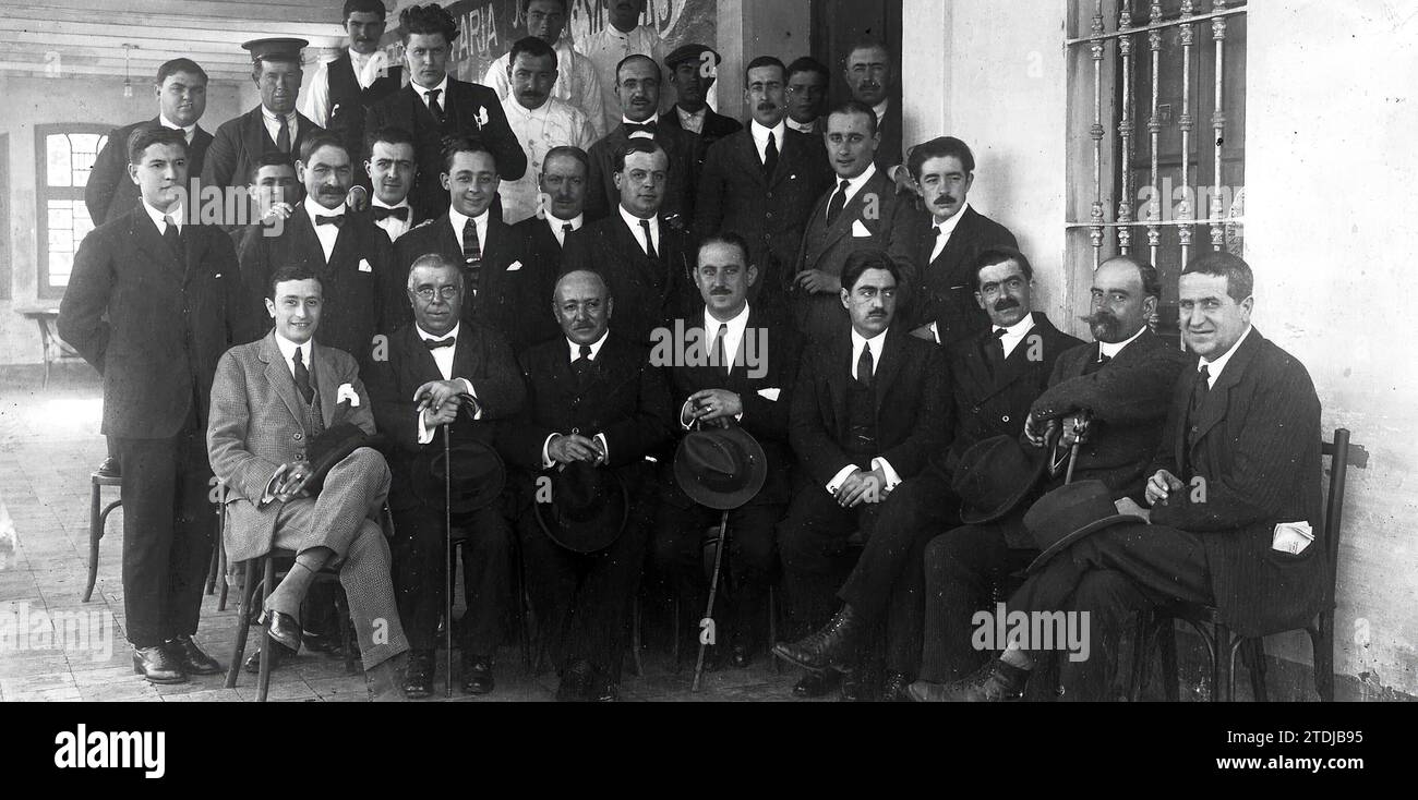 03/01/1921. Huelva. Journalistische Partei. Teilnehmer des Banketts, das die Einweihung des Presseverbandes feierte Photo:calle. Quelle: Album/Archivo ABC Stockfoto