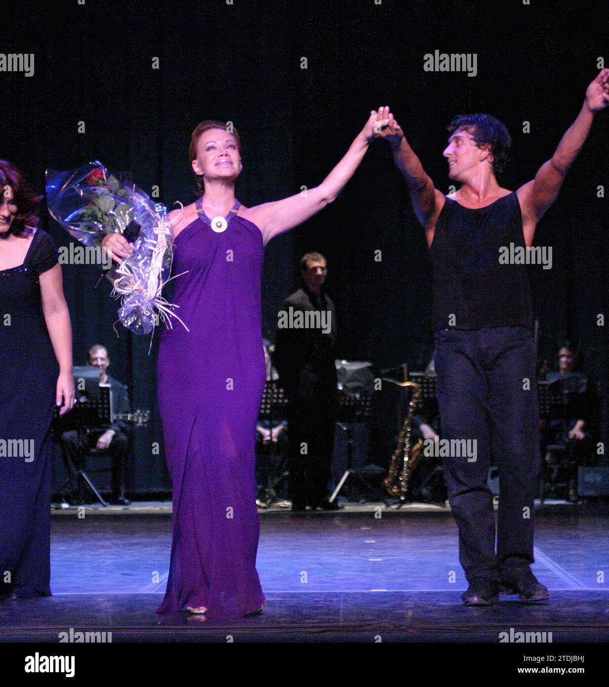 08/11/2003. Madrid. 08/12/03. Julio Bocca und Paloma San Basilio im Kolosseum-Theater. Foto: José Luis Álvarez. Quelle: Album / Archivo ABC / José Luis Álvarez Stockfoto