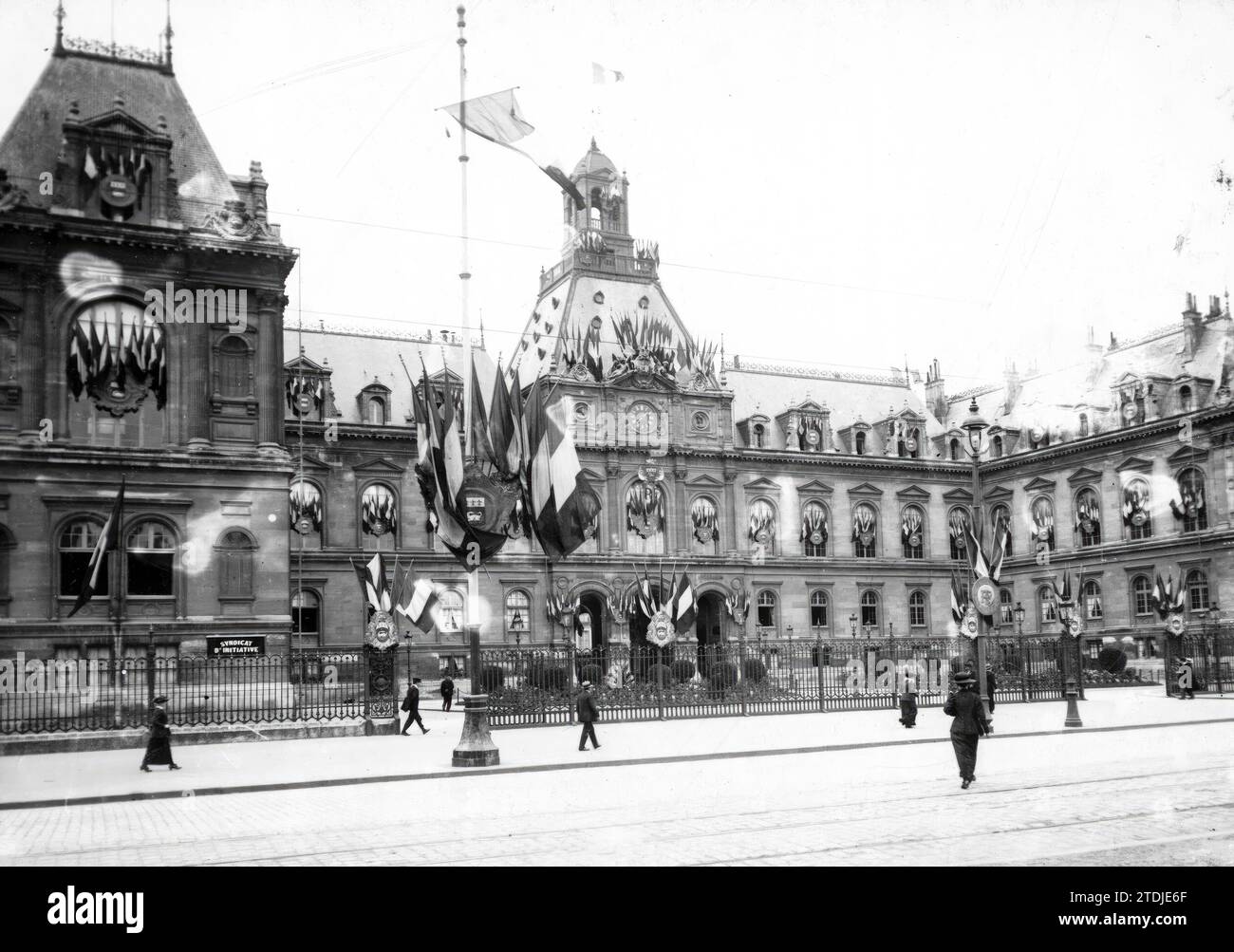 09/30/1914. Die Belgier in Frankreich. Ein Aspekt des Rathauses von Le