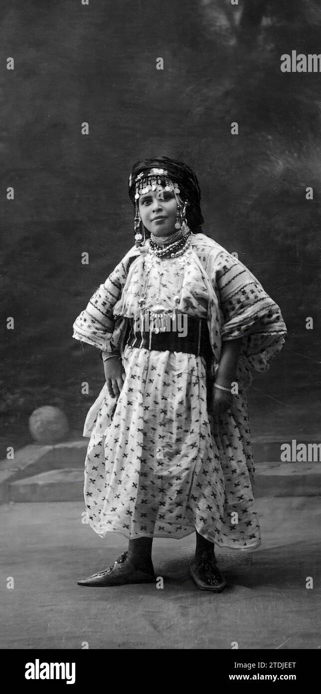 05/31/1915. Das Mädchen Yamina aus der Kabyle von Beni BU Yagi, das im Krieg Waisen war und von General Monterde begrüßt und beschützt wurde. Quelle: Album / Archivo ABC / Alfonso Sánchez García Alfonso Stockfoto