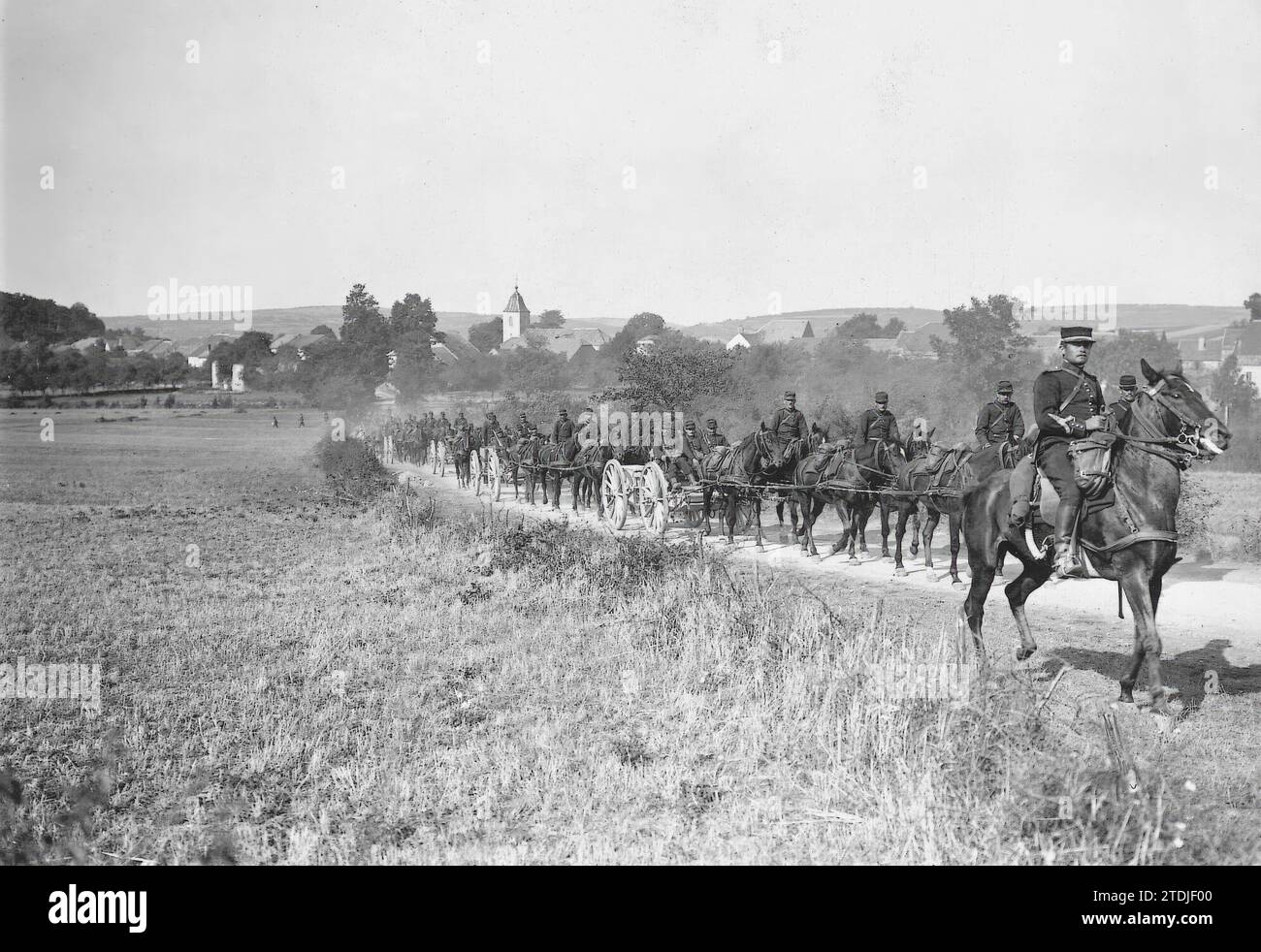 07/31/1914. Die französische Armee im Feldzug. Eine Artilleriebatterie marschiert in Richtung belgischer Grenze. Quelle: Album / Archivo ABC / M. Rol Stockfoto