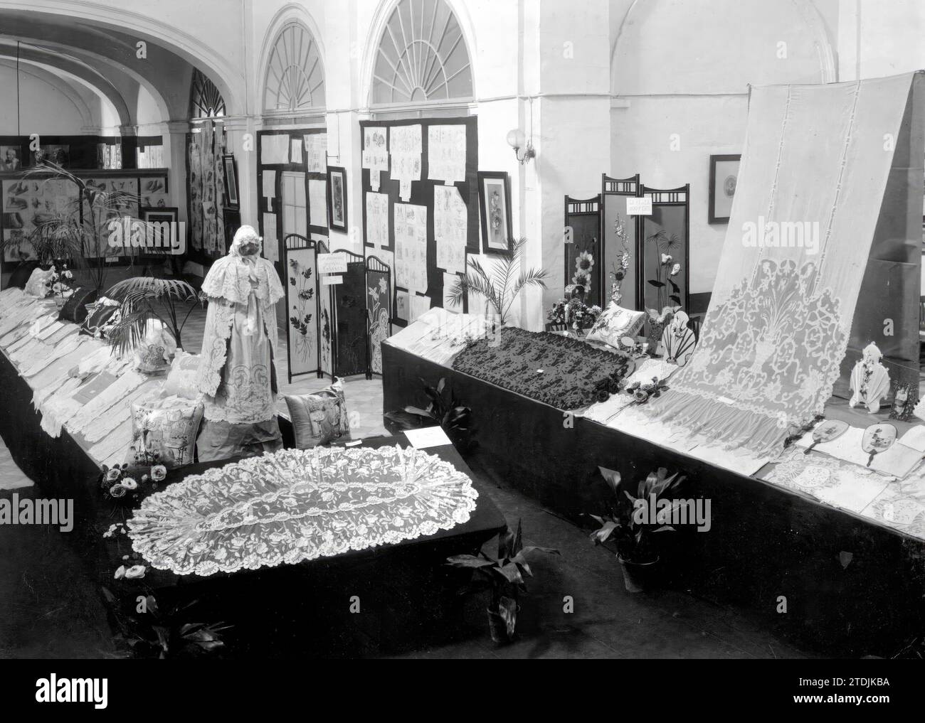 07/31/1914. Im Hafen von Santa María. Die Ausstellung von Werken, in denen die Mantilla, die sich in erster Linie hervorhebt, Aufmerksamkeit erregt hat. Foto: Castroverde - ungefähres Datum. Quelle: Album / Archivo ABC / Castroverde Stockfoto