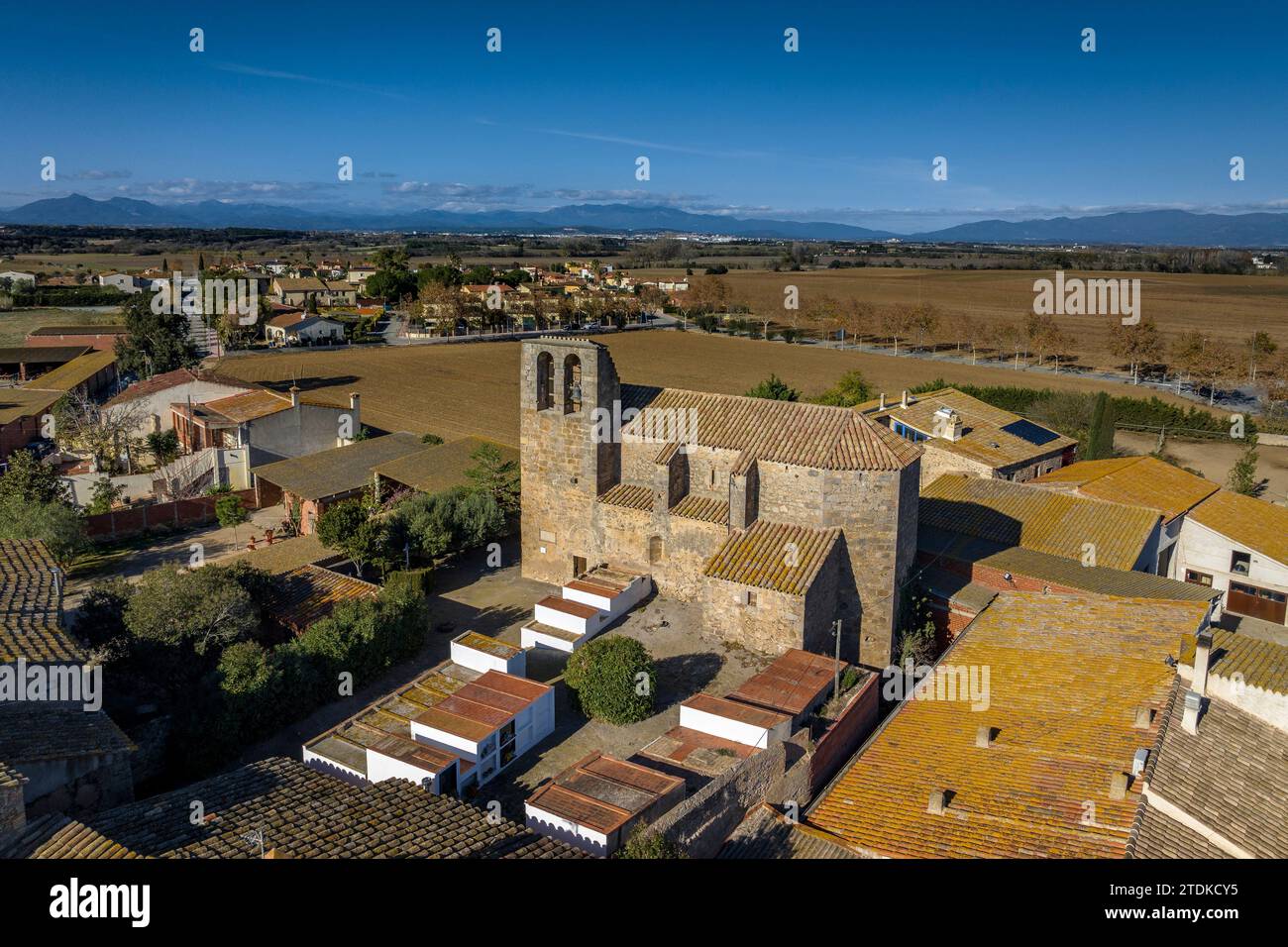 Aus der Vogelperspektive des Dorfes Vilacolum in Torroella de Fluvià