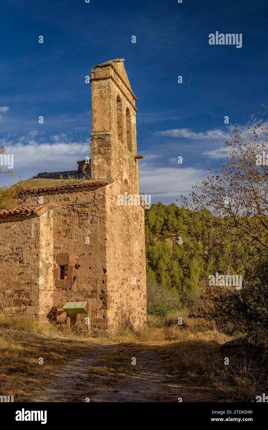 Antike Kirche Sant Pere i Sant Fermí de Rellinars (Vallès Occidental, Barcelona, Katalonien, Spanien) ESP: Iglesia antigua de Sant Pere i Sant F. Stockfoto