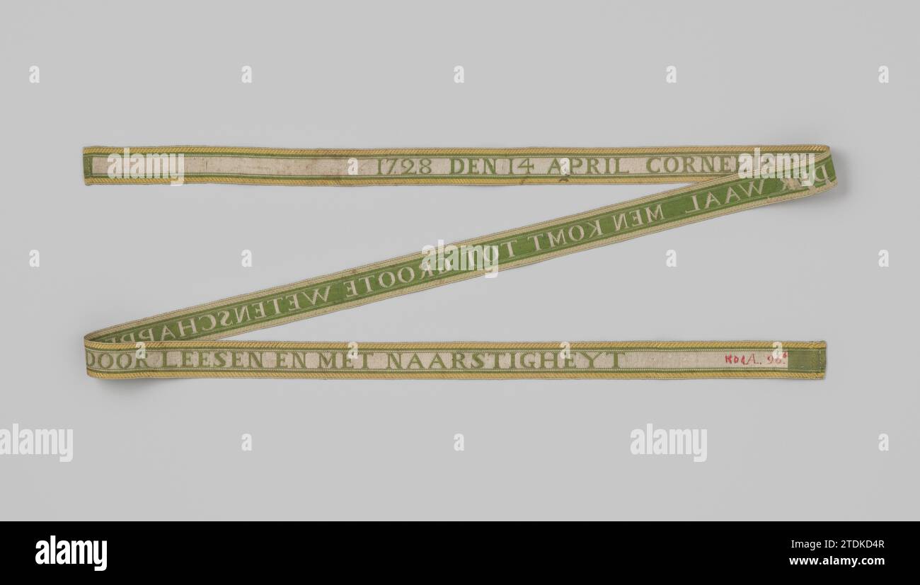 Dissertationsband aus grüner Seide mit Silber- und Goldbroschüre; mit Inschrift, anonym, 1728 Dissertationsband aus grüner Seide mit Silber- und Goldbrauen. Inschrift: 1728 am 14. April kommt Cornelis van der Waal Men durch Leesen und Instigheyt zu großen Wissenswissenschaften. Niederlande (möglicherweise) Geheel: Seide. Silbergewinde. Dissertationsband aus grüner Seide mit Silber- und Goldbrauen. Inschrift: 1728 am 14. April kommt Cornelis van der Waal Men durch Leesen und Instigheyt zu großen Wissenswissenschaften. Niederlande (möglicherweise) Geheel: Seide. Silbergewinde. Stockfoto