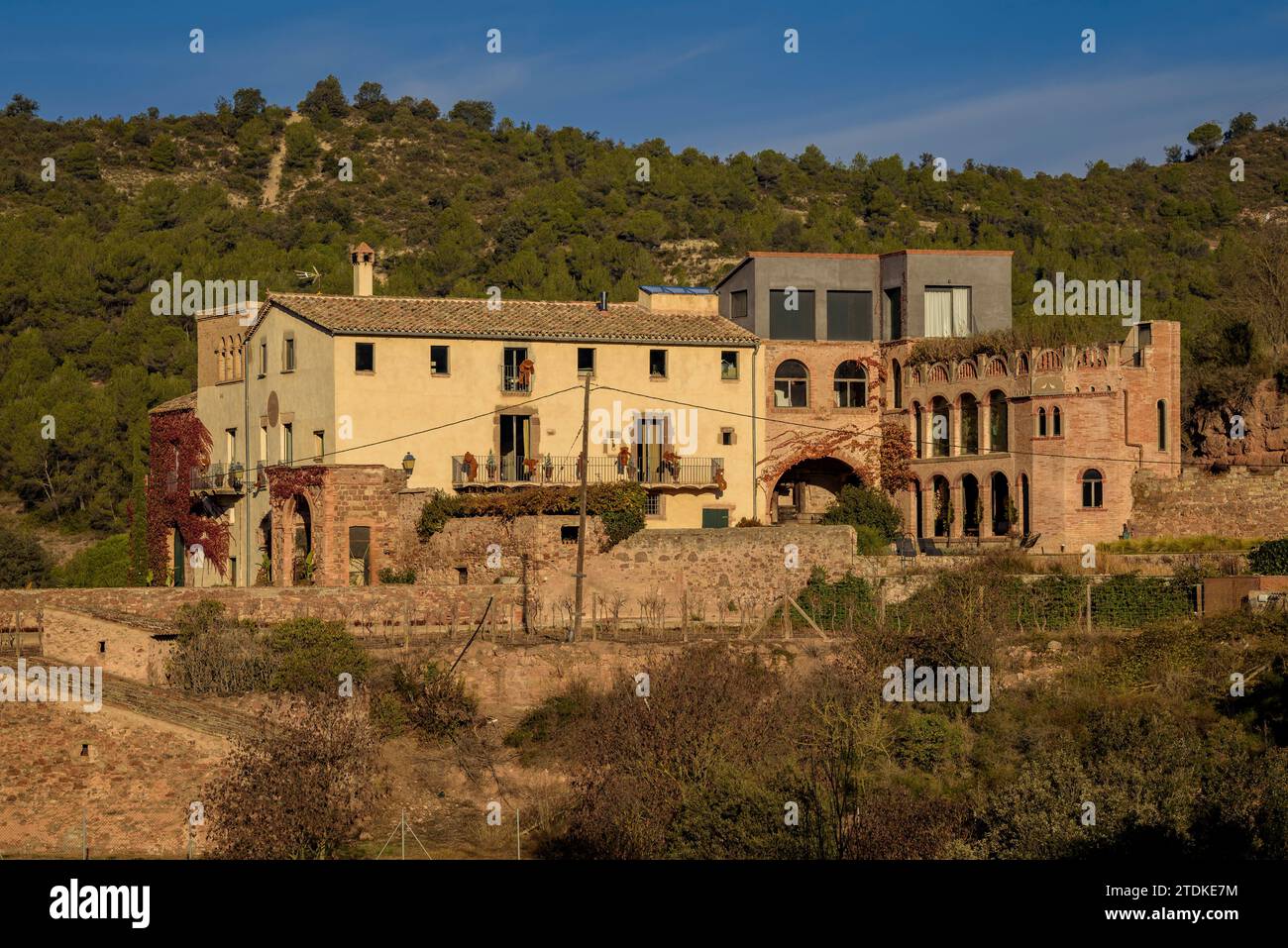 Bauernhäuser und Eremiten in der Nähe des Dorfes Rellinars (Vallès Occidental, Barcelona, Katalonien, Spanien) ESP: Casas y ermitas de payés en Rellinars Stockfoto
