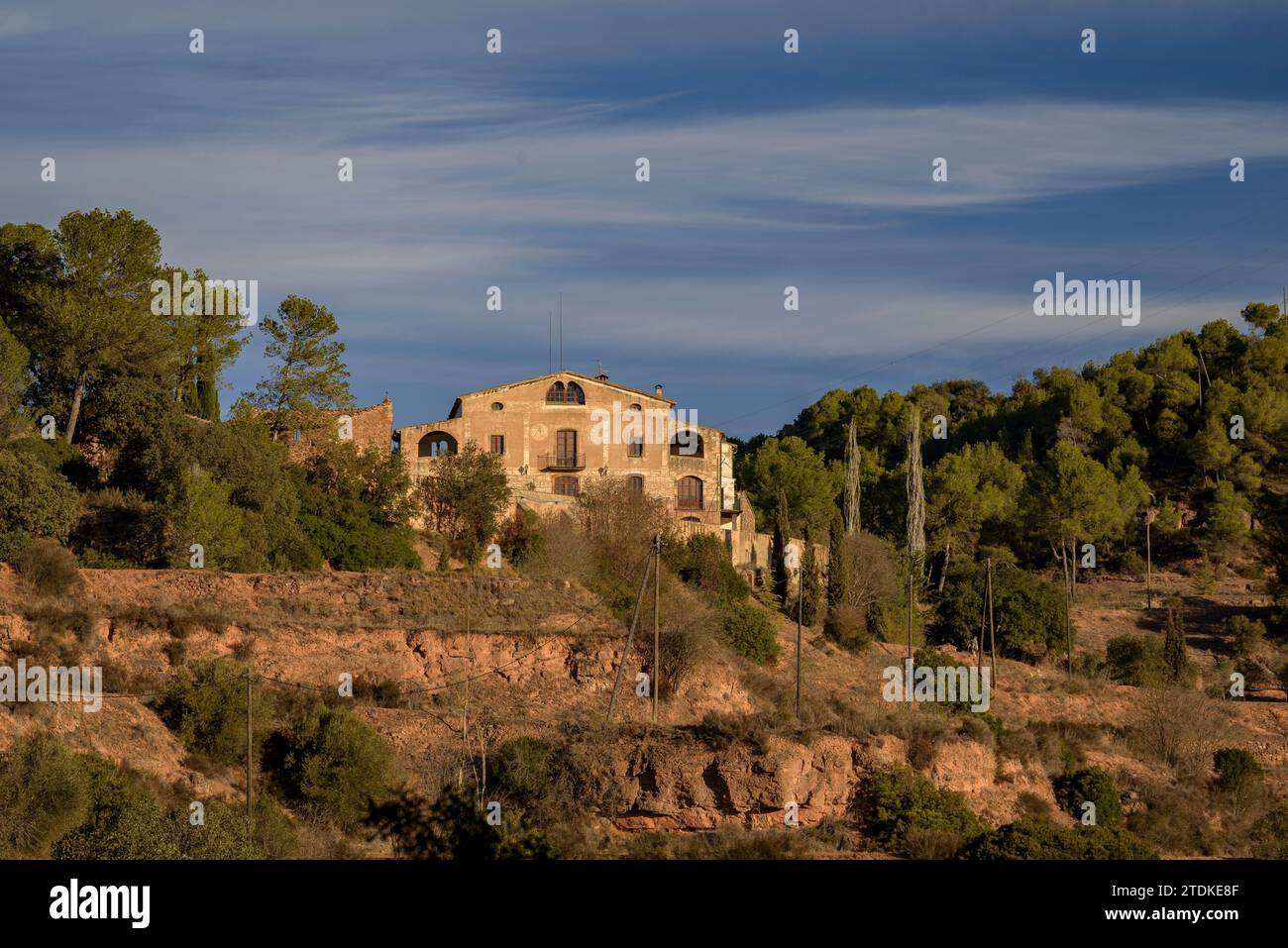 Bauernhäuser und Eremiten in der Nähe des Dorfes Rellinars (Vallès Occidental, Barcelona, Katalonien, Spanien) ESP: Casas y ermitas de payés en Rellinars Stockfoto