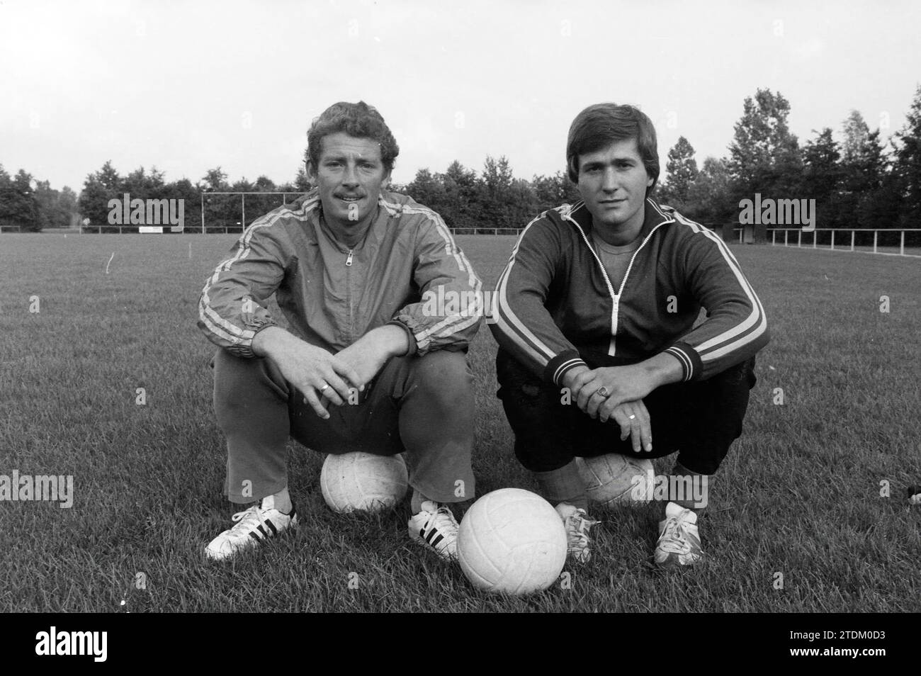 2 Torhüter von Hoofddorp (Samstag), Football People and Trainer, 08-08-1978, Whizgle News from the Past, maßgeschneidert für die Zukunft. Erkunden Sie historische Geschichten, das Image der niederländischen Agentur aus einer modernen Perspektive, die die Lücke zwischen den Ereignissen von gestern und den Erkenntnissen von morgen überbrückt. Eine zeitlose Reise, die die Geschichten prägt, die unsere Zukunft prägen Stockfoto