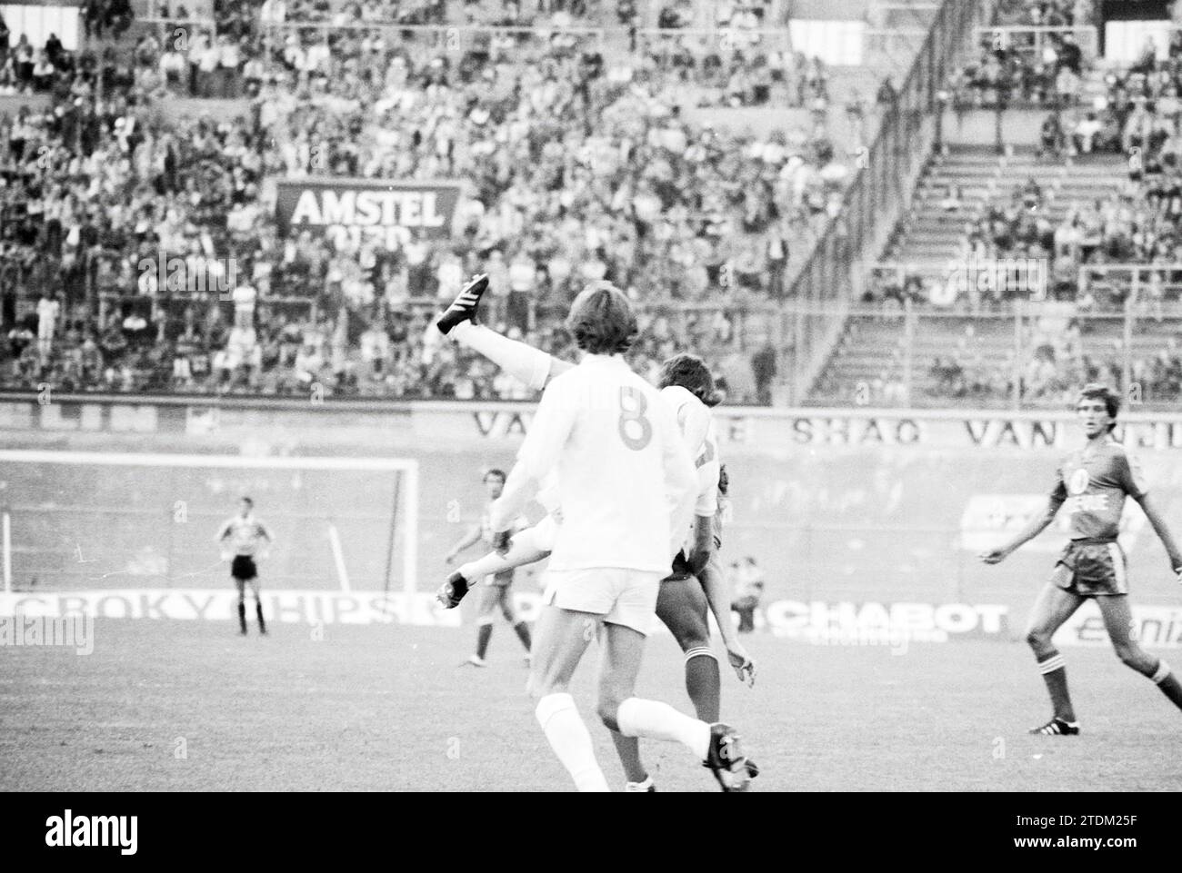 Football Amsterdam 701, Anderlecht - Leeds United, Football, 06-08-1976, Whizgle News from the Past, Tailored for the Future. Erkunden Sie historische Geschichten, das Image der niederländischen Agentur aus einer modernen Perspektive, die die Lücke zwischen den Ereignissen von gestern und den Erkenntnissen von morgen überbrückt. Eine zeitlose Reise, die die Geschichten prägt, die unsere Zukunft prägen Stockfoto