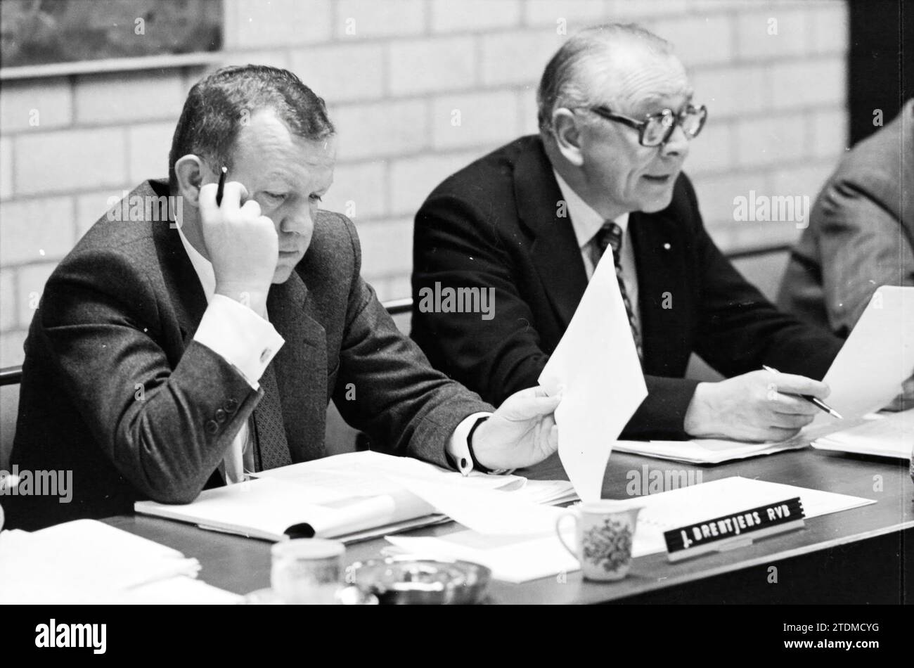 C.O.R. Meeting VNU, Hoog Brabant, Utrecht, VNU Association of Dutch Publishers, Utrecht, 27-11-1981, Whizgle News from the Past, Tailored for the Future. Erkunden Sie historische Geschichten, das Image der niederländischen Agentur aus einer modernen Perspektive, die die Lücke zwischen den Ereignissen von gestern und den Erkenntnissen von morgen überbrückt. Eine zeitlose Reise, die die Geschichten prägt, die unsere Zukunft prägen Stockfoto