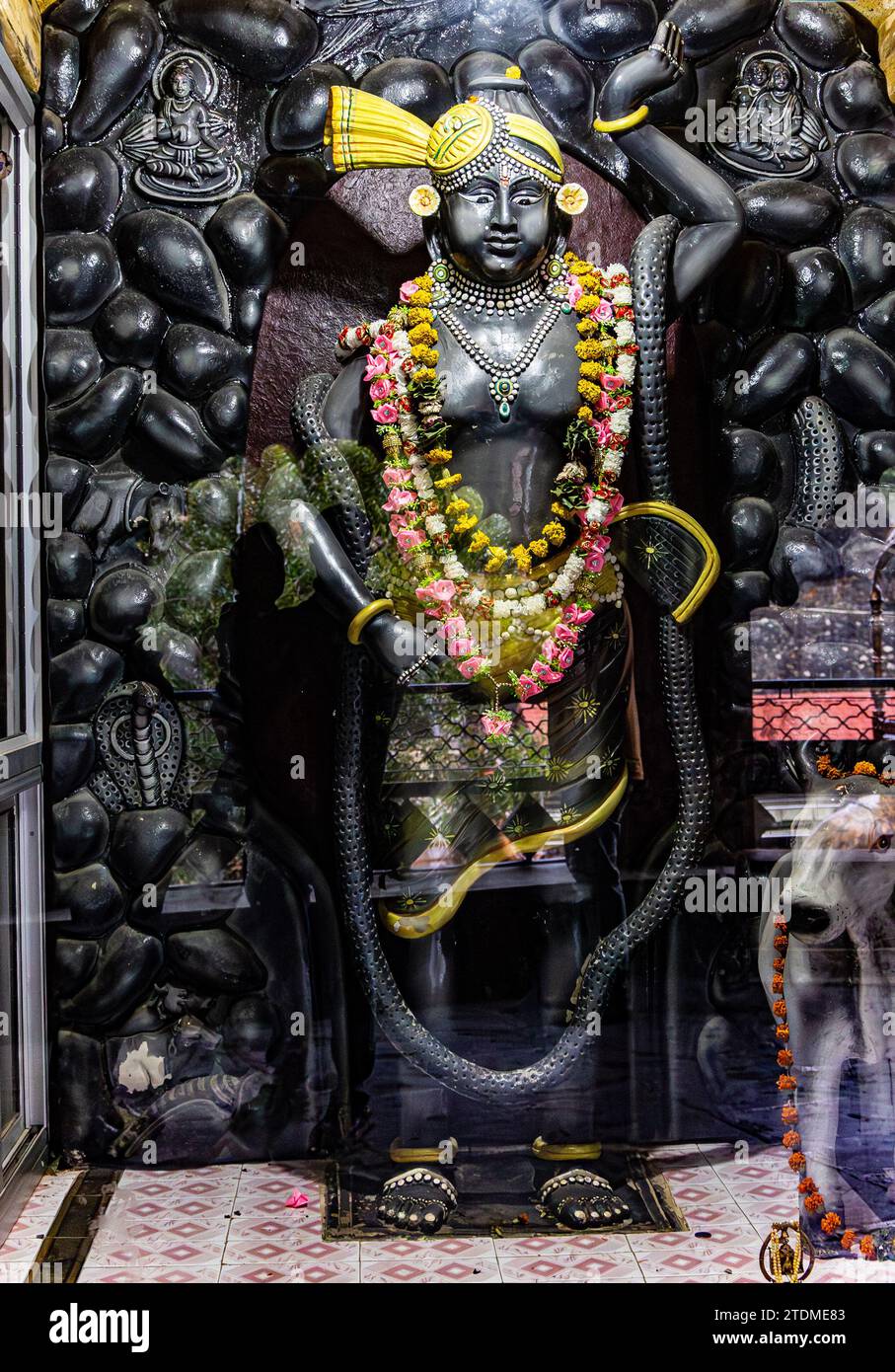 Die kleine krishna-Statue aus flachem Winkel wurde in Nathdwara, rajasthan indien, aufgenommen. Stockfoto