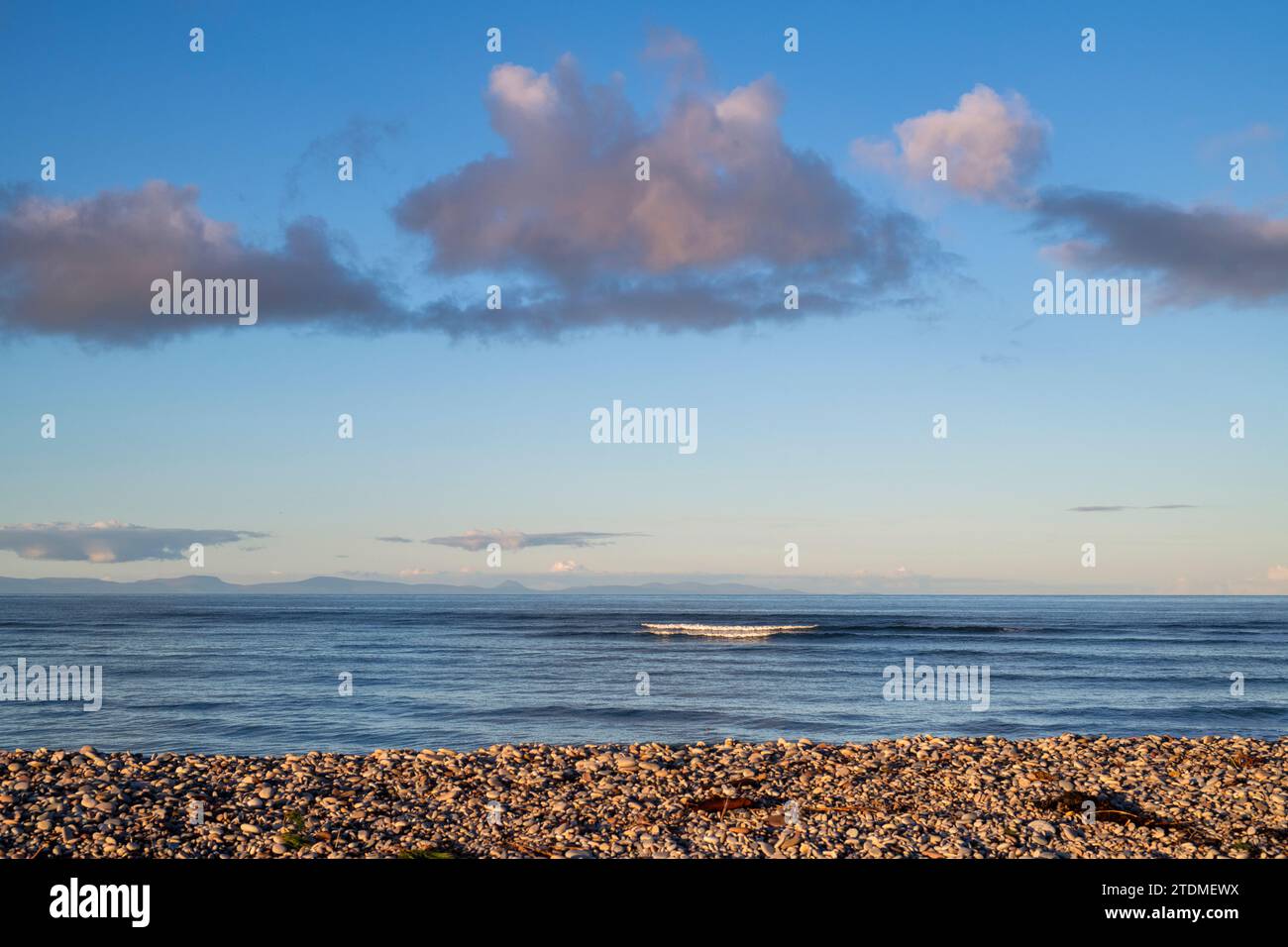 Wellen in der Nordsee vom Findhorn Strand. Morayshire, Schottland Stockfoto