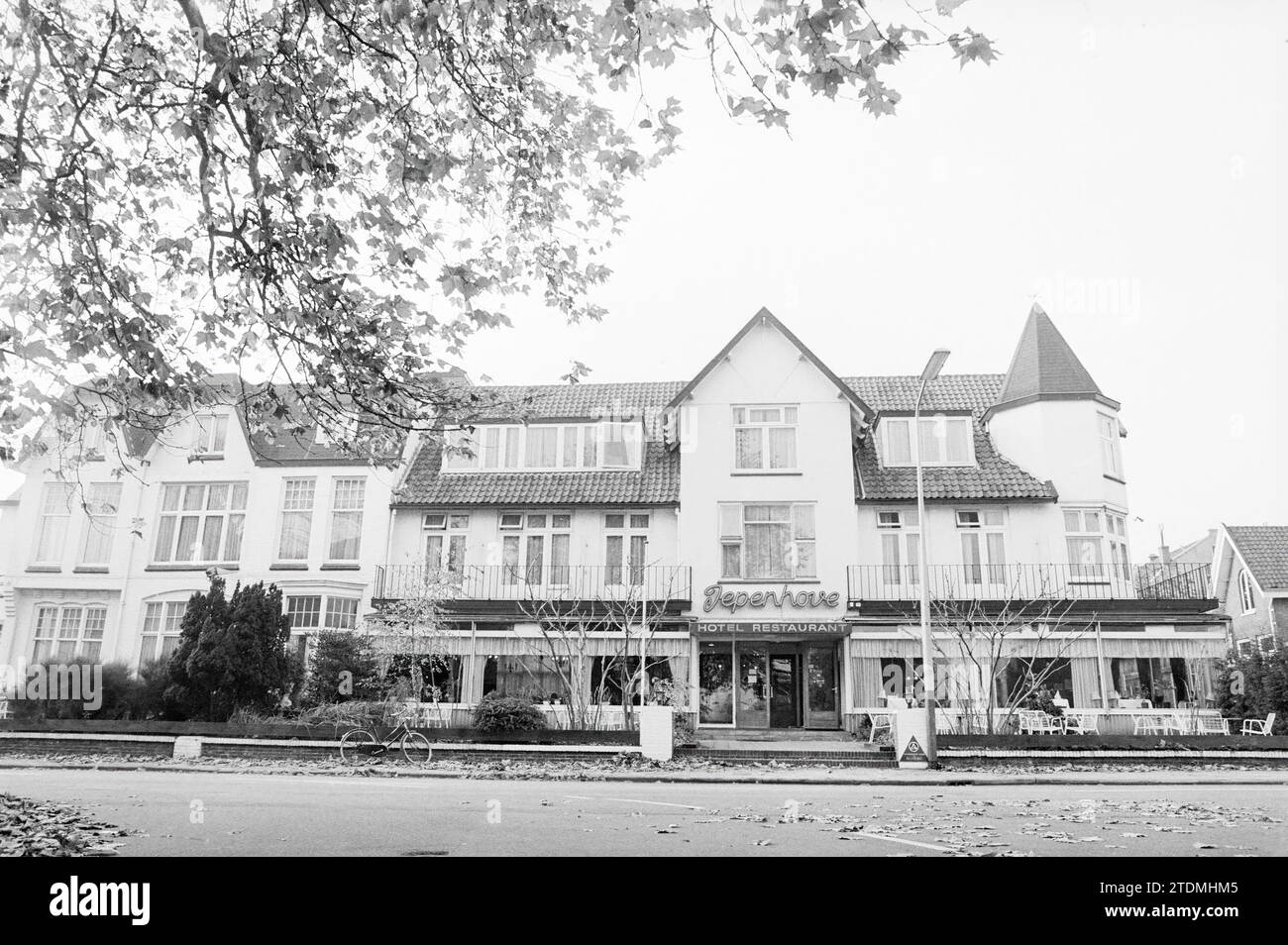 Erw. Hotel Iepenhove Bloemendaal, Hotels, 08-11-1978, Whizgle News from the Past, maßgeschneidert für die Zukunft. Erkunden Sie historische Geschichten, das Image der niederländischen Agentur aus einer modernen Perspektive, die die Lücke zwischen den Ereignissen von gestern und den Erkenntnissen von morgen überbrückt. Eine zeitlose Reise, die die Geschichten prägt, die unsere Zukunft prägen Stockfoto