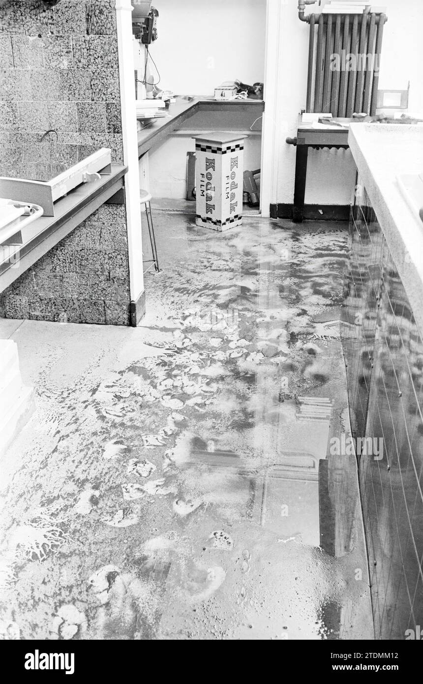 De Boer Fotopresse Agentur flutet, Überschwemmungen, 28-09-1961, Whizgle News aus der Vergangenheit, zugeschnitten auf die Zukunft. Erkunden Sie historische Geschichten, das Image der niederländischen Agentur aus einer modernen Perspektive, die die Lücke zwischen den Ereignissen von gestern und den Erkenntnissen von morgen überbrückt. Eine zeitlose Reise, die die Geschichten prägt, die unsere Zukunft prägen Stockfoto