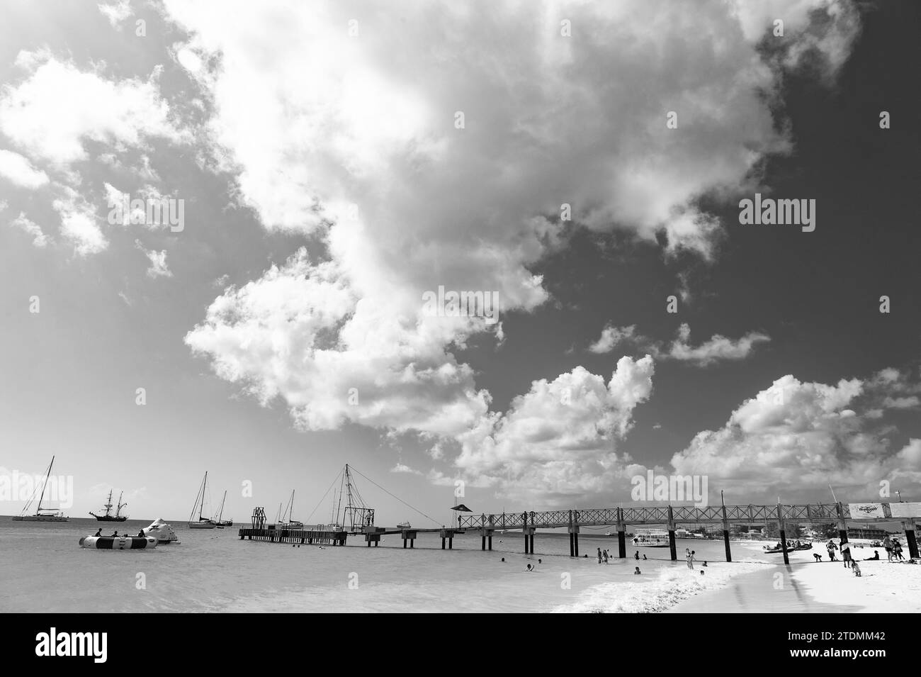 Bridgetown, Barbados - 12. Dezember 2015: blick auf seascape und Sommerstrand Stockfoto