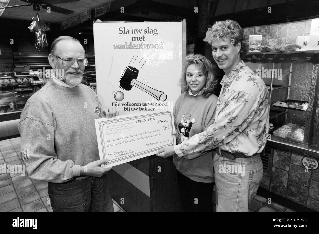 Preisverleihung für Bäcker Verkerk, 12. 11. 1991, Whizgle News from the Past, Zugeschnitten auf die Zukunft. Erkunden Sie historische Geschichten, das Image der niederländischen Agentur aus einer modernen Perspektive, die die Lücke zwischen den Ereignissen von gestern und den Erkenntnissen von morgen überbrückt. Eine zeitlose Reise, die die Geschichten prägt, die unsere Zukunft prägen Stockfoto