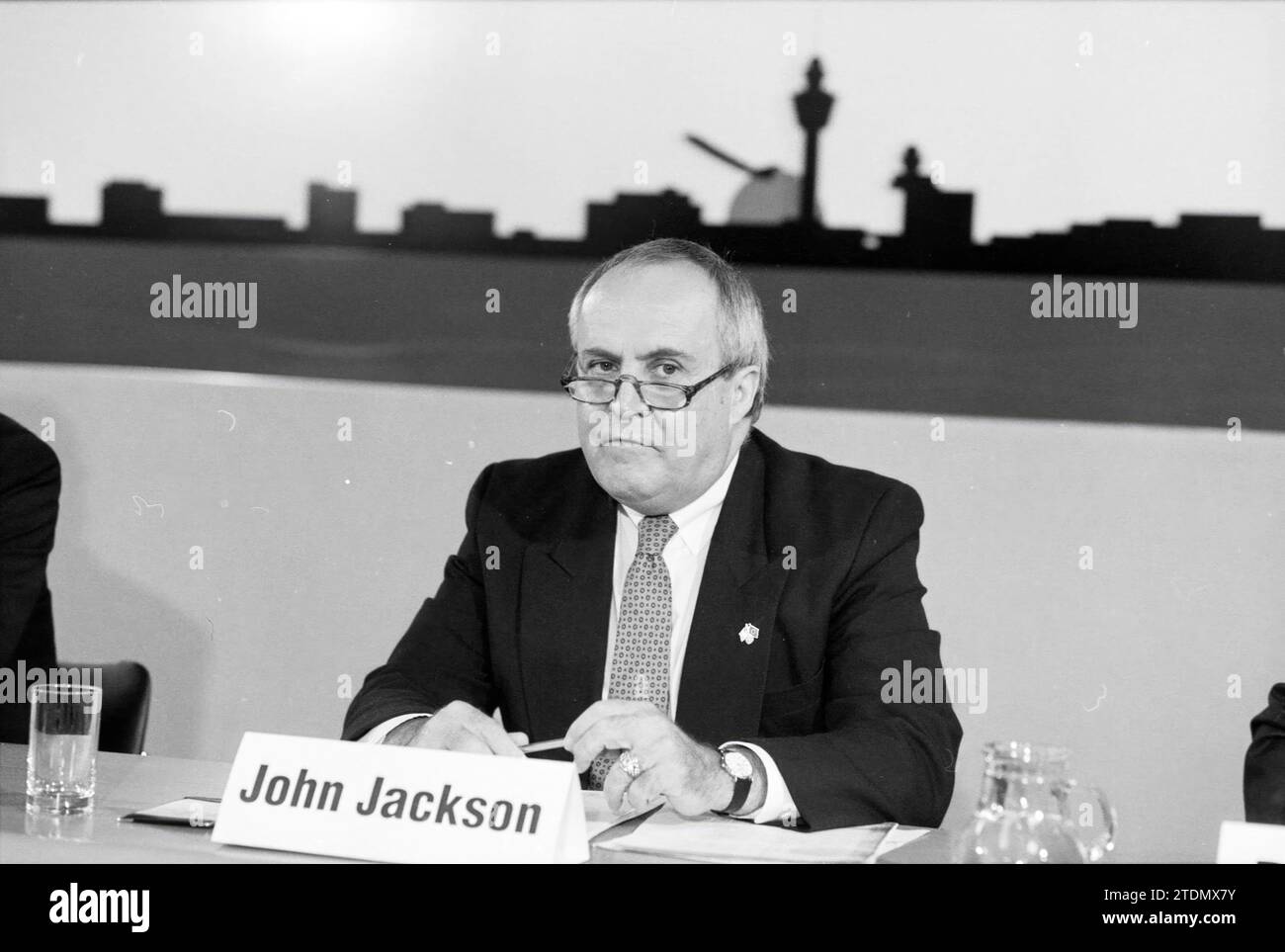 John Jackson, Pan am, Schiphol, 16-06-1991, Whizgle News aus der Vergangenheit, maßgeschneidert für die Zukunft. Erkunden Sie historische Geschichten, das Image der niederländischen Agentur aus einer modernen Perspektive, die die Lücke zwischen den Ereignissen von gestern und den Erkenntnissen von morgen überbrückt. Eine zeitlose Reise, die die Geschichten prägt, die unsere Zukunft prägen Stockfoto