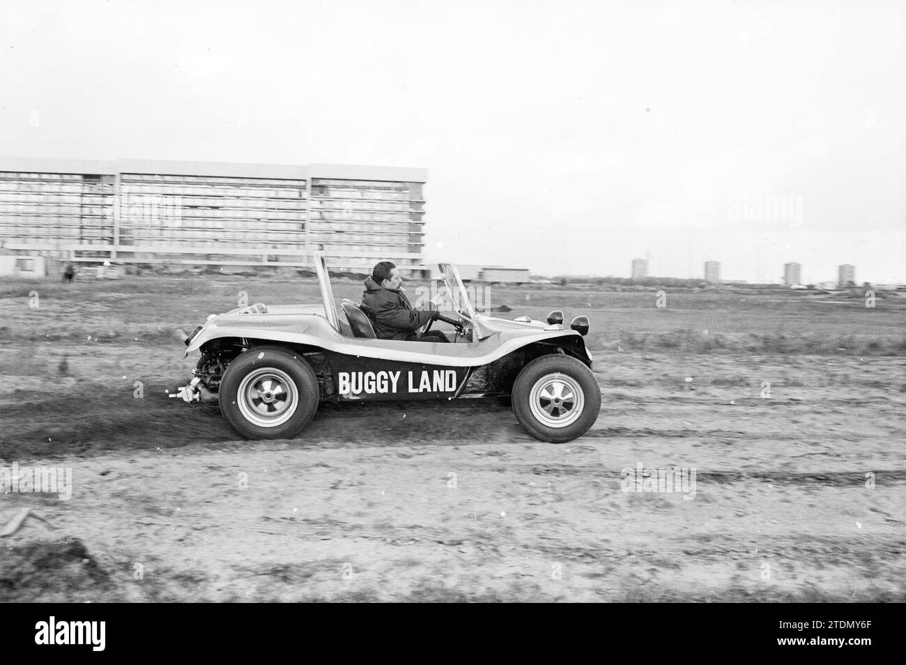 Sportliches offenes Auto, 21-11-1969, Whizgle News from the Past, zugeschnitten auf die Zukunft. Erkunden Sie historische Geschichten, das Image der niederländischen Agentur aus einer modernen Perspektive, die die Lücke zwischen den Ereignissen von gestern und den Erkenntnissen von morgen überbrückt. Eine zeitlose Reise, die die Geschichten prägt, die unsere Zukunft prägen Stockfoto