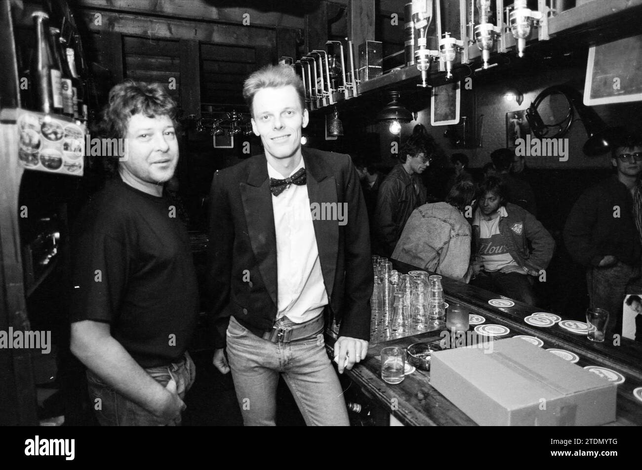 Präsentation L.P. von J.P. van der Meij, Präsentation, 29. 11. 1987, Whizgle News from the Past, Tailored for the Future. Erkunden Sie historische Geschichten, das Image der niederländischen Agentur aus einer modernen Perspektive, die die Lücke zwischen den Ereignissen von gestern und den Erkenntnissen von morgen überbrückt. Eine zeitlose Reise, die die Geschichten prägt, die unsere Zukunft prägen Stockfoto