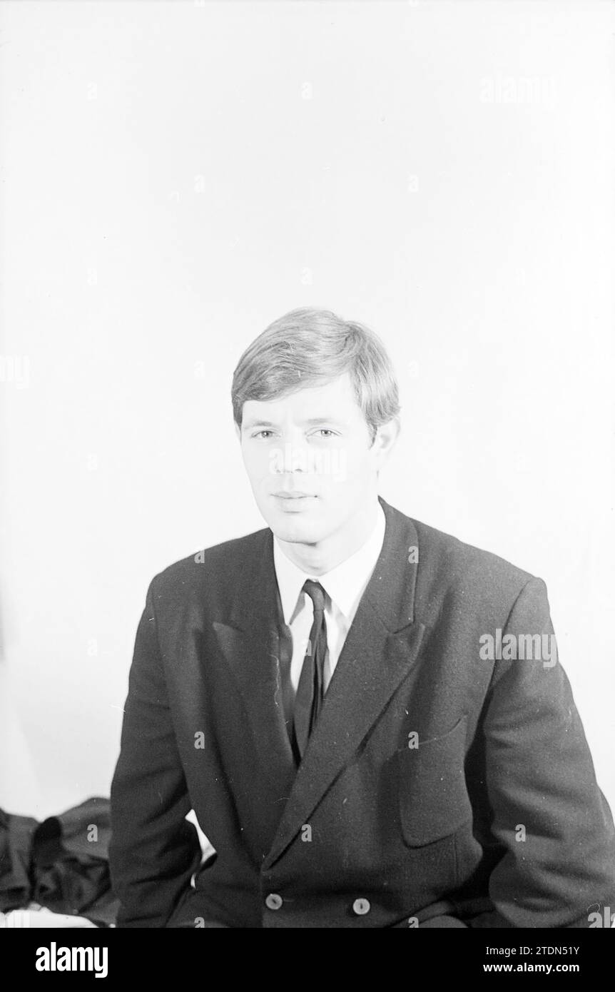 Paul v.d. Werff, Personen, 29-12-1964, Whizgle News aus der Vergangenheit, zugeschnitten auf die Zukunft. Erkunden Sie historische Geschichten, das Image der niederländischen Agentur aus einer modernen Perspektive, die die Lücke zwischen den Ereignissen von gestern und den Erkenntnissen von morgen überbrückt. Eine zeitlose Reise, die die Geschichten prägt, die unsere Zukunft prägen Stockfoto