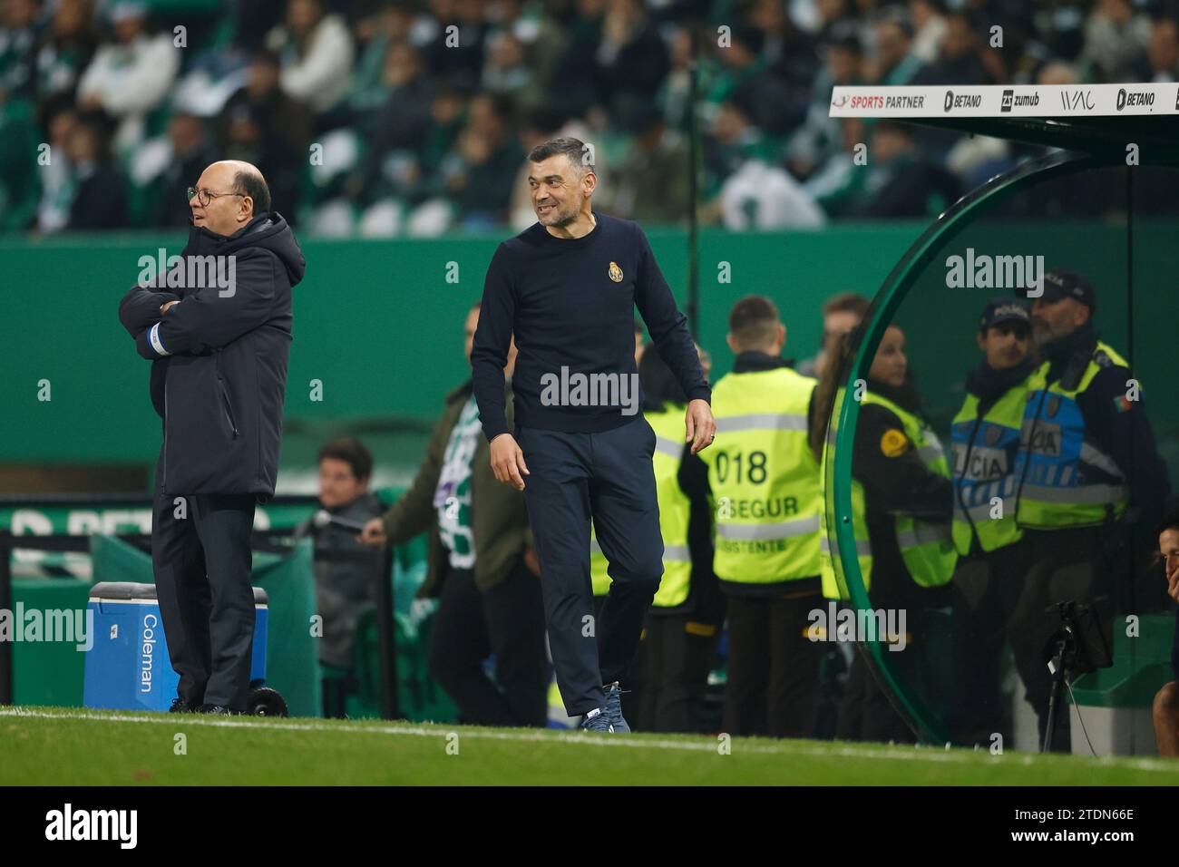 Lissabon, Portugal. Dezember 2023. Sergio Conceicao (Porto) Fußball/Fußball : Portugal Liga Portugal Betclic Spiel zwischen Sporting Clube de Portugal 2-0 FC Porto im Estadio Jose Alvalade in Lissabon, Portugal . Quelle: Mutsu Kawamori/AFLO/Alamy Live News Stockfoto