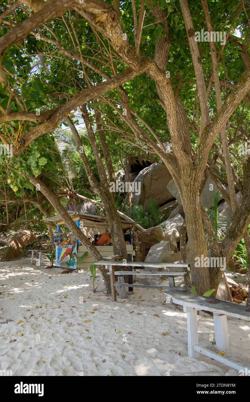 Beach Cafe Shack auf Anse Source d'Argent, La Digue Island, Seychellen. Indischer Ozean Stockfoto