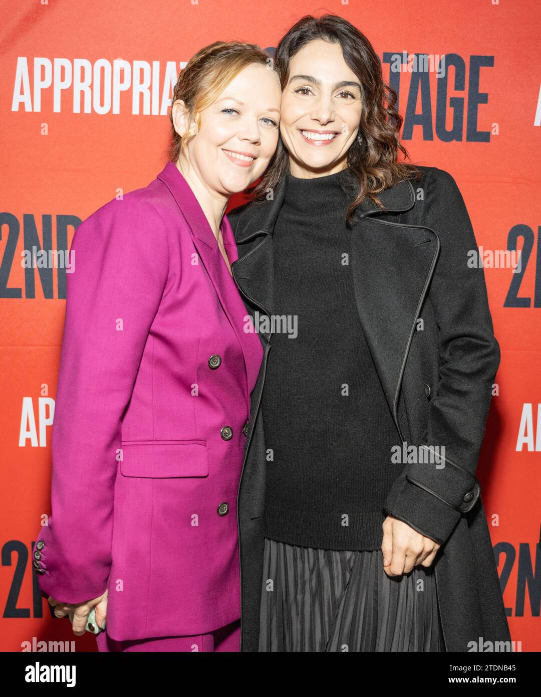 Emily Bergl und Annie Parisse nehmen am 18. Dezember 2023 an der Broadway-Eröffnungsnacht von The Proflicate im Hayes Theater in New York Teil Stockfoto