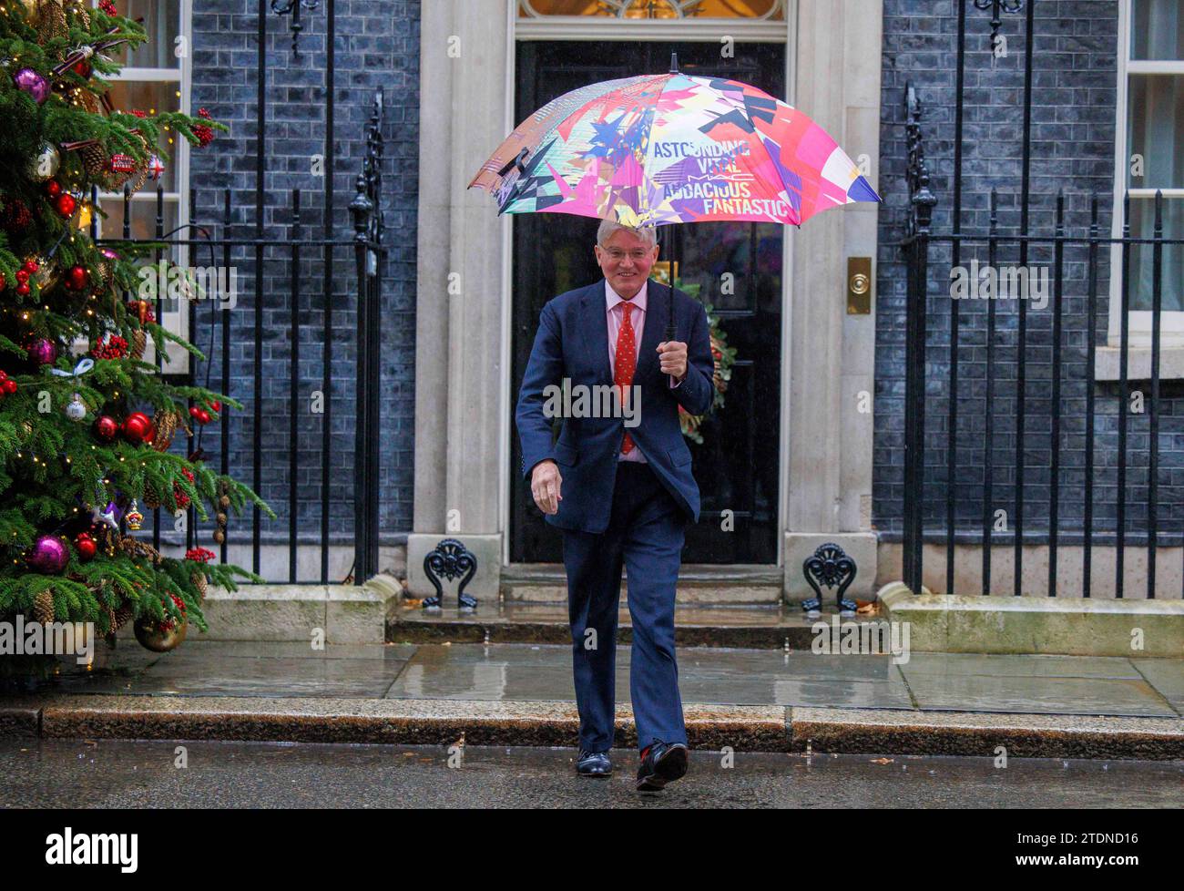 London, Großbritannien. Dezember 2023. Andrew Mitchell, Staatsminister für Entwicklung und Afrika, in der Downing Street zu einer Kabinettssitzung. Quelle: Mark Thomas/Alamy Live News Stockfoto