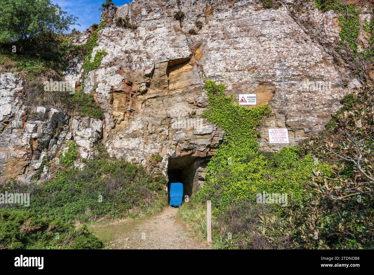 Das Fenster im Felsen, Port du Moulin, Sark, Bailiwick von Guernsey, Kanalinseln Stockfoto