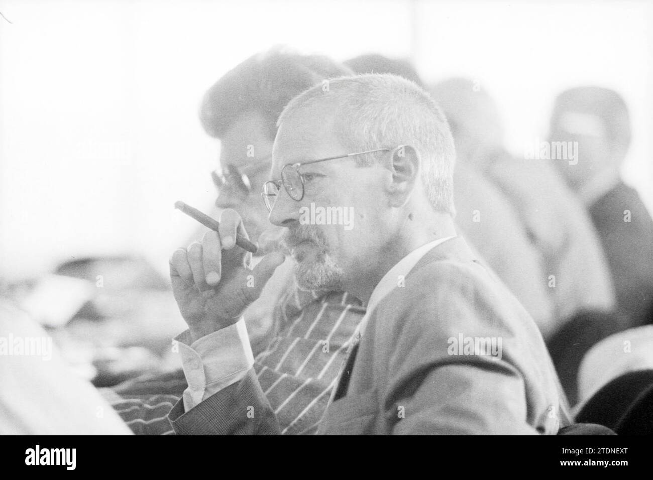 C.O.R. FNV Meeting, 00-00-1990, Whizgle News aus der Vergangenheit, zugeschnitten auf die Zukunft. Erkunden Sie historische Geschichten, das Image der niederländischen Agentur aus einer modernen Perspektive, die die Lücke zwischen den Ereignissen von gestern und den Erkenntnissen von morgen überbrückt. Eine zeitlose Reise, die die Geschichten prägt, die unsere Zukunft prägen Stockfoto