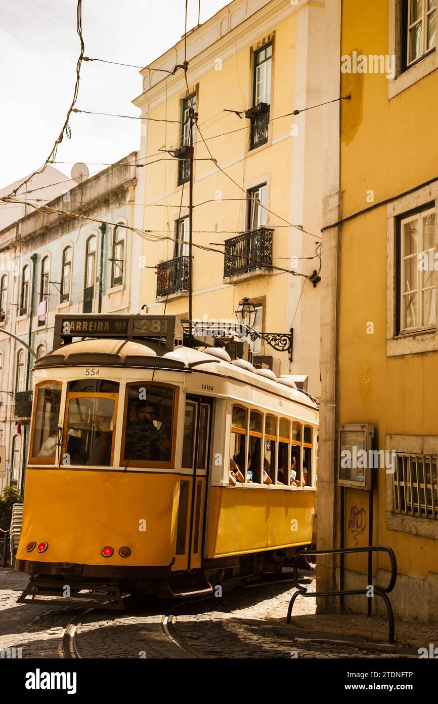Straßenbahn auf der Lissabonner Straße Stockfoto