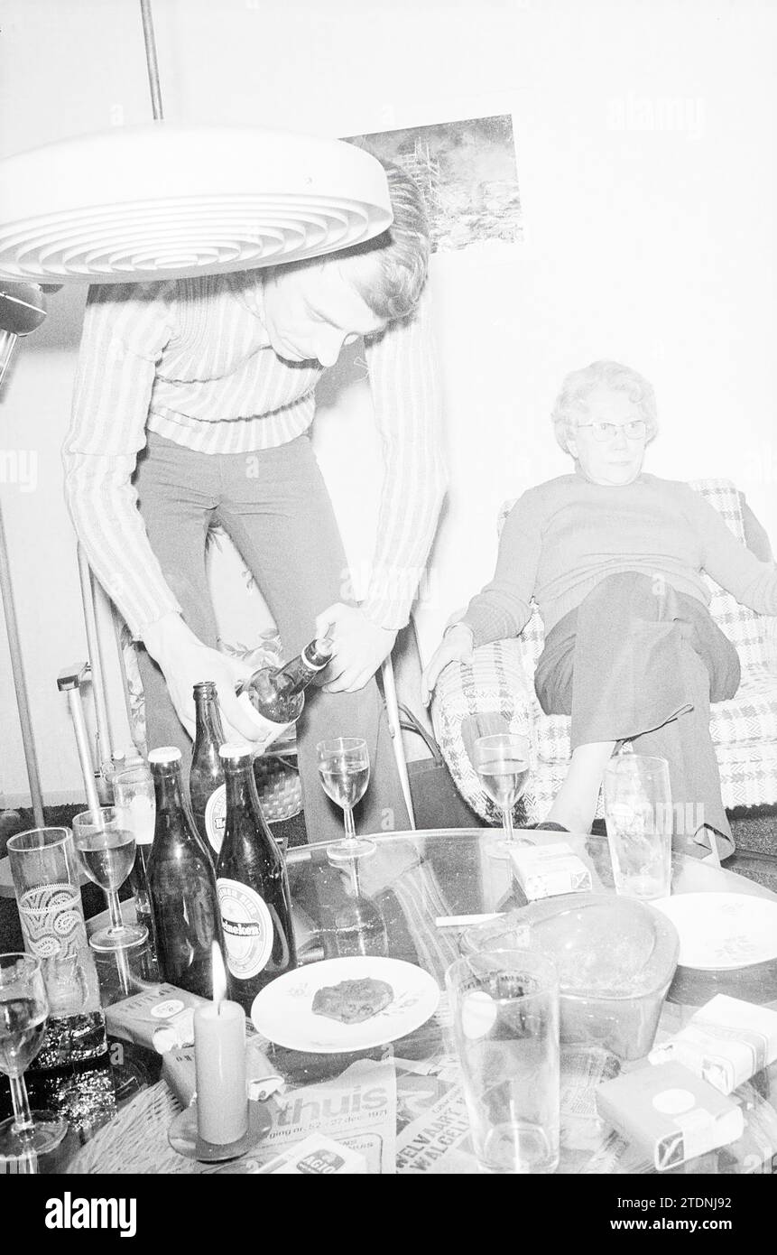 Familienfotos, 00-01-1972, Whizgle News aus der Vergangenheit, zugeschnitten auf die Zukunft. Erkunden Sie historische Geschichten, das Image der niederländischen Agentur aus einer modernen Perspektive, die die Lücke zwischen den Ereignissen von gestern und den Erkenntnissen von morgen überbrückt. Eine zeitlose Reise, die die Geschichten prägt, die unsere Zukunft prägen Stockfoto