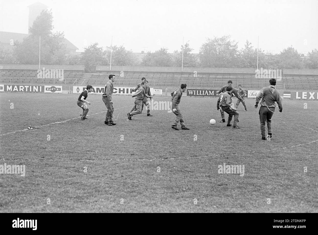 Training der schottischen Nationalmannschaft, Training, Fußball, 28-05-1968, Whizgle News aus der Vergangenheit, maßgeschneidert für die Zukunft. Erkunden Sie historische Geschichten, das Image der niederländischen Agentur aus einer modernen Perspektive, die die Lücke zwischen den Ereignissen von gestern und den Erkenntnissen von morgen überbrückt. Eine zeitlose Reise, die die Geschichten prägt, die unsere Zukunft prägen Stockfoto