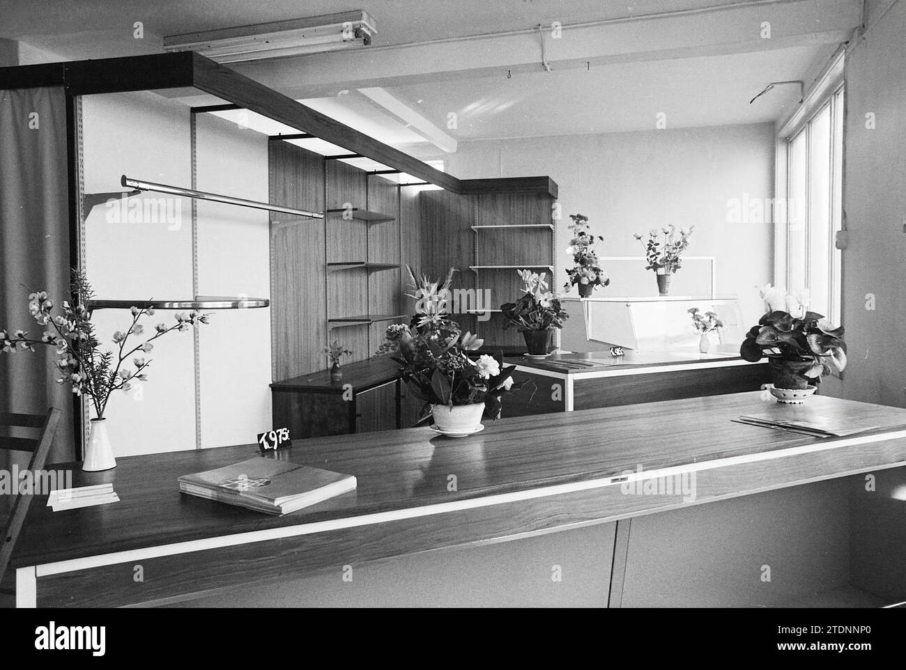 Int. Company C.K., Interior, 20-11-1967, Whizgle News from the Past, maßgeschneidert für die Zukunft. Erkunden Sie historische Geschichten, das Image der niederländischen Agentur aus einer modernen Perspektive, die die Lücke zwischen den Ereignissen von gestern und den Erkenntnissen von morgen überbrückt. Eine zeitlose Reise, die die Geschichten prägt, die unsere Zukunft prägen Stockfoto