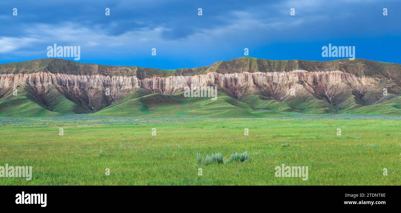 Panorama eines Sturms über die Kreidefelsen und Prärie in der Nähe von geraldine, montana Stockfoto