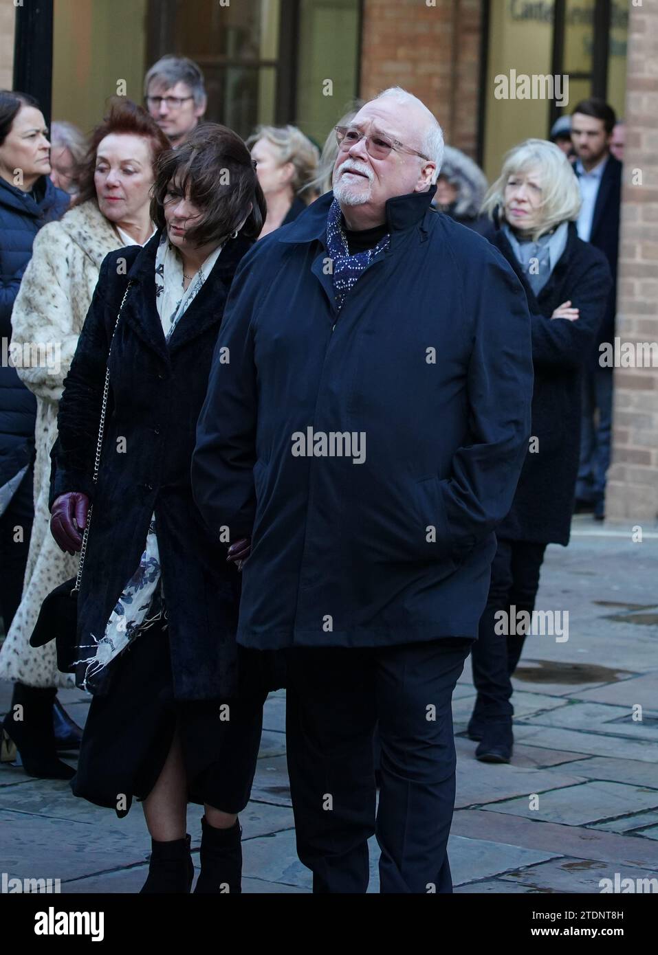 Schauspieler Michael Starkey nahm an der Beerdigung für den ehemaligen Schauspieler Dean Sullivan aus Brookside in der Liverpool Parish Church (Our Lady and St Nicholas) Teil. Bekannt für die Rolle von Jimmy Corkhill in der Mersey TV-Soap, starb der Liverpudlian Schauspieler und Regisseur im Alter von 68 Jahren an einer „kurzen Krankheit“. Bilddatum: Dienstag, 19. Dezember 2023. Stockfoto