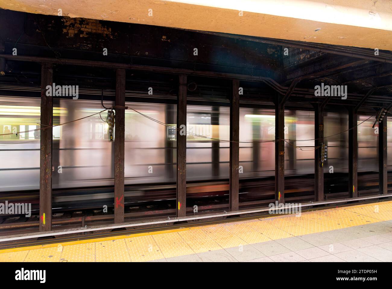 la vie dans le métro de New York - das Leben an der New Yorker U-Bahn Stockfoto