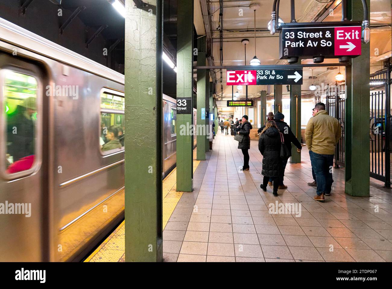 la vie dans le métro de New York - das Leben an der New Yorker U-Bahn Stockfoto
