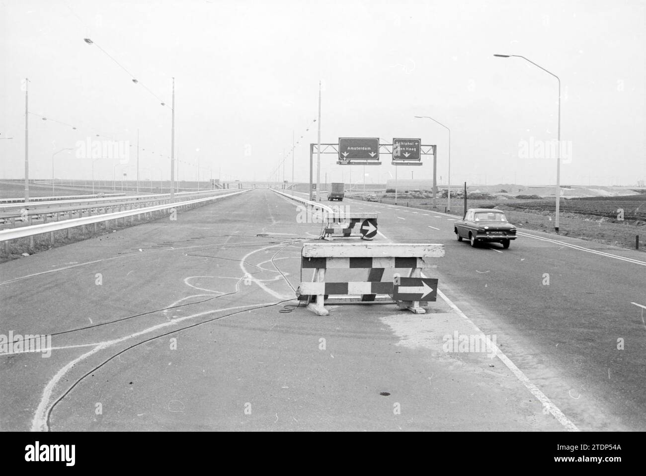 New Roads Kleeblatt Badhoevedorp, 13-03-1968, Whizgle News from the Past, maßgeschneidert für die Zukunft. Erkunden Sie historische Geschichten, das Image der niederländischen Agentur aus einer modernen Perspektive, die die Lücke zwischen den Ereignissen von gestern und den Erkenntnissen von morgen überbrückt. Eine zeitlose Reise, die die Geschichten prägt, die unsere Zukunft prägen Stockfoto