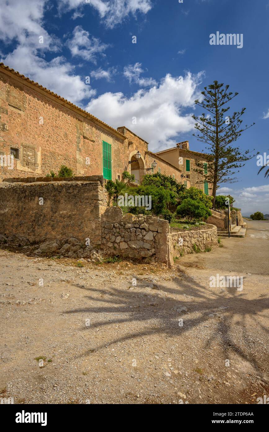 Zugang zum Heiligtum von Monti-sion, auf dem Gipfel des Puig de Monti-sion (Mallorca, Balearen, Spanien) ESP: Acco al santuario de Monti- Stockfoto